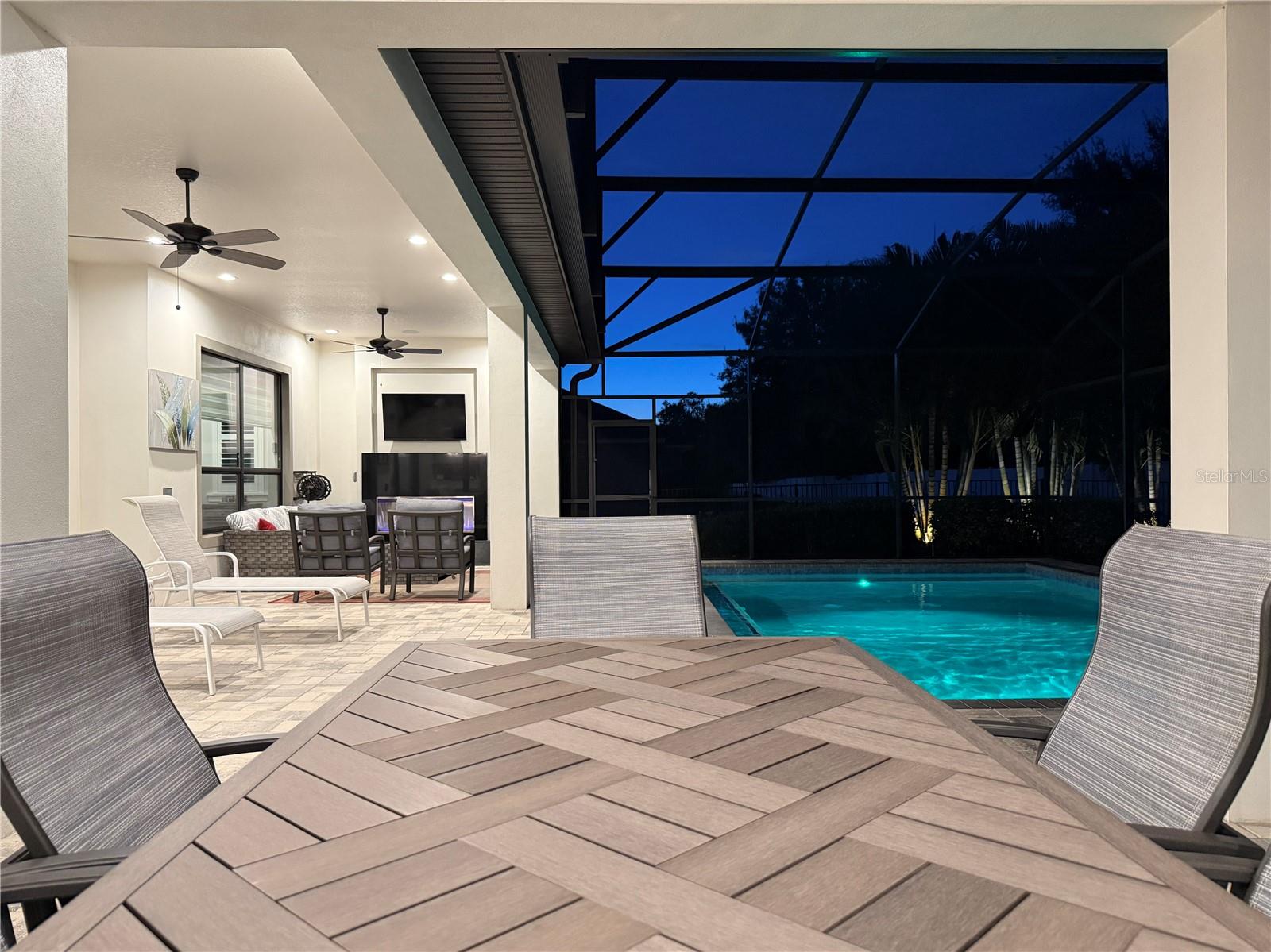 EMERALD PALMS - Residential