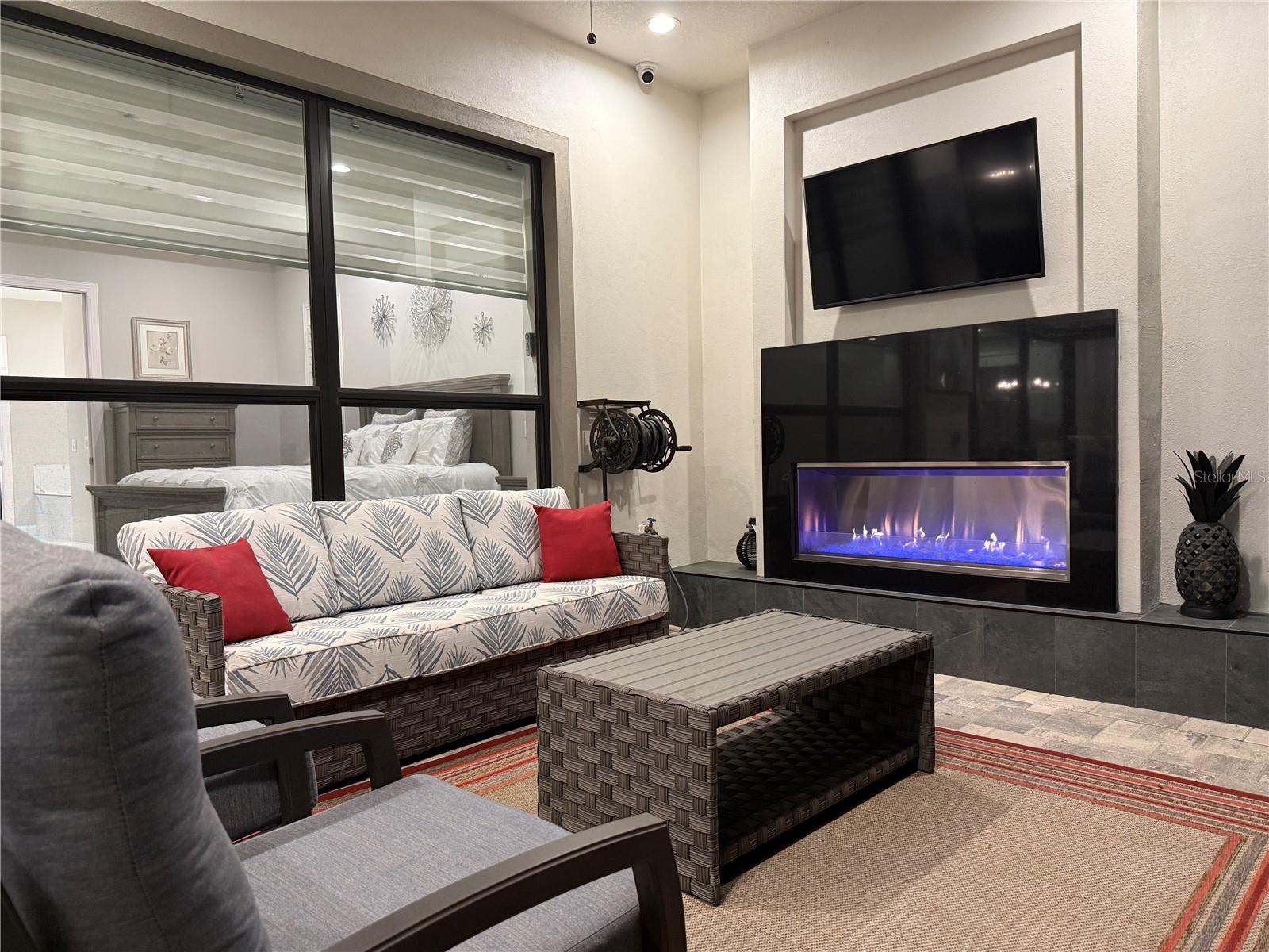 EMERALD PALMS - Residential