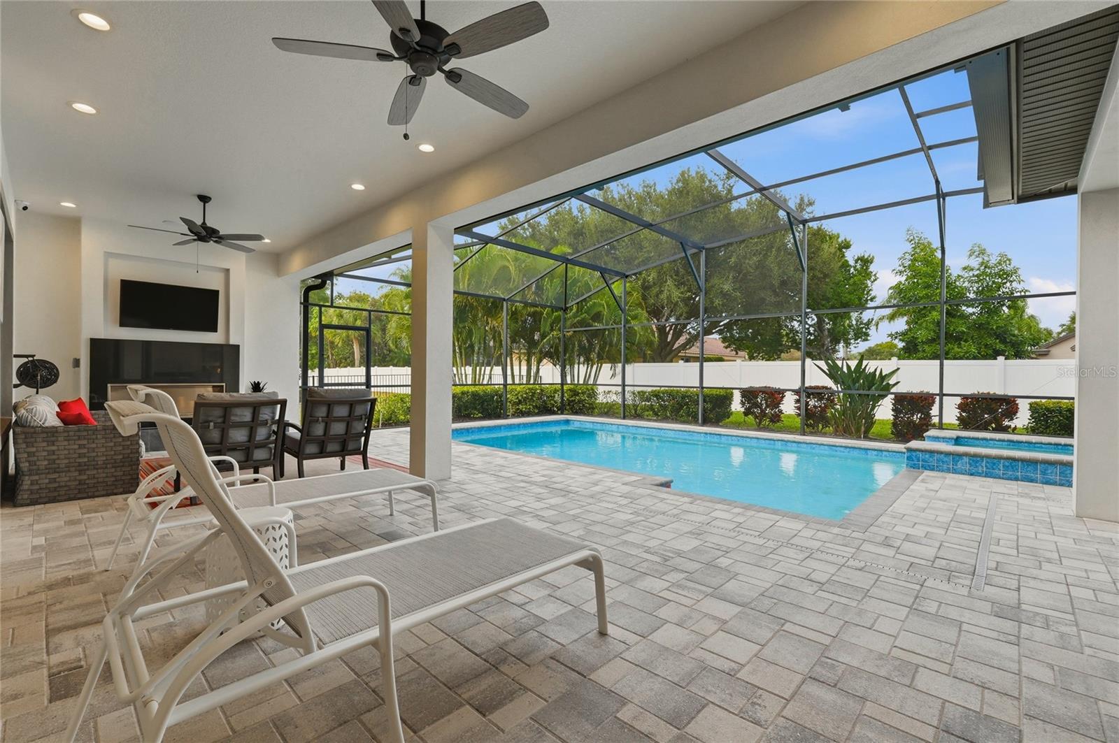 EMERALD PALMS - Residential