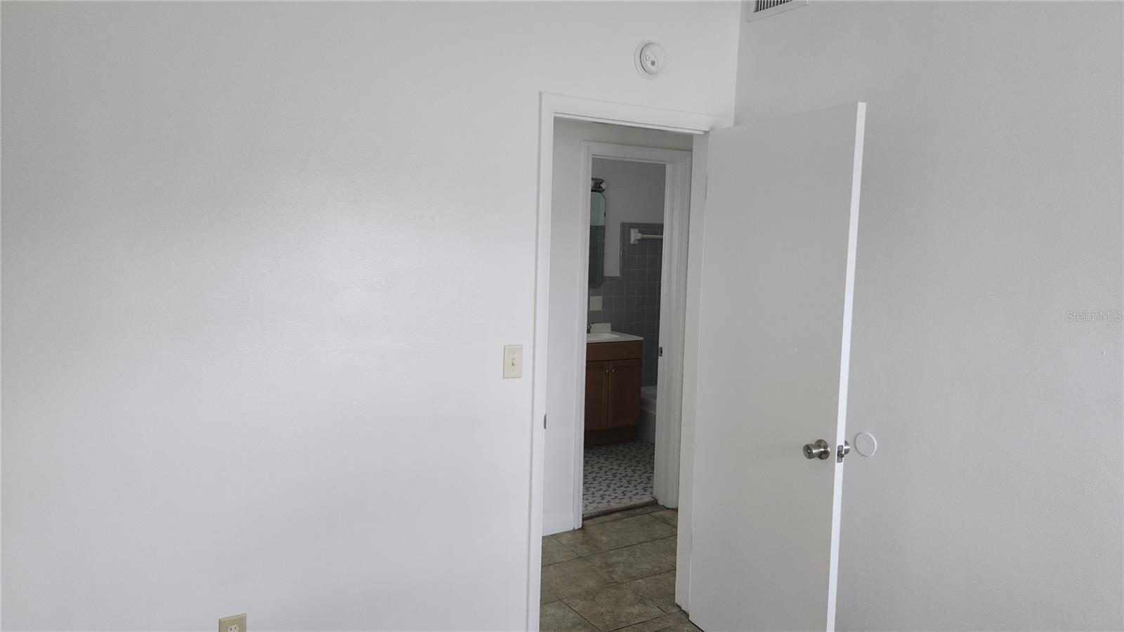 DELTONA LAKES UNIT 30 - Residential Lease