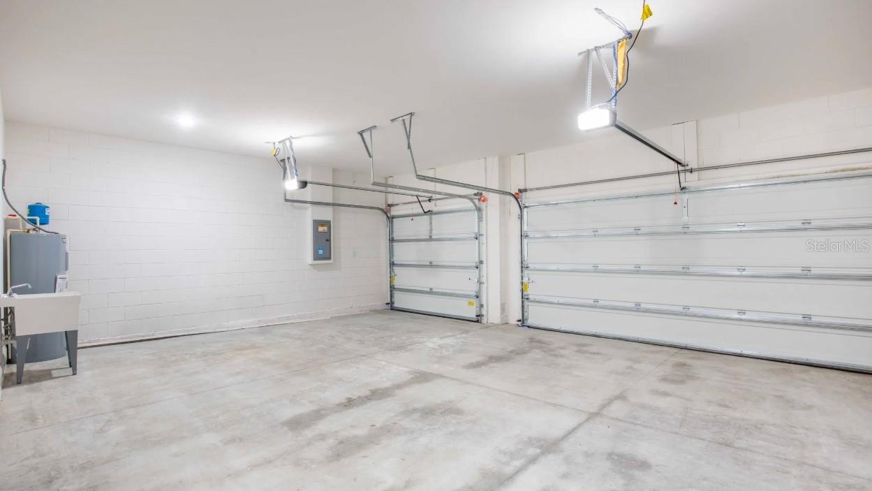 APPLEWOOD RESERVE - Residential