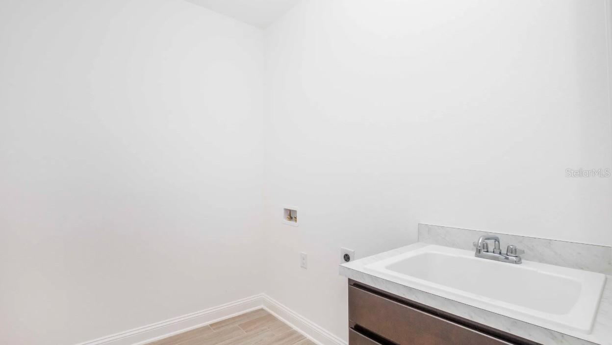 APPLEWOOD RESERVE - Residential