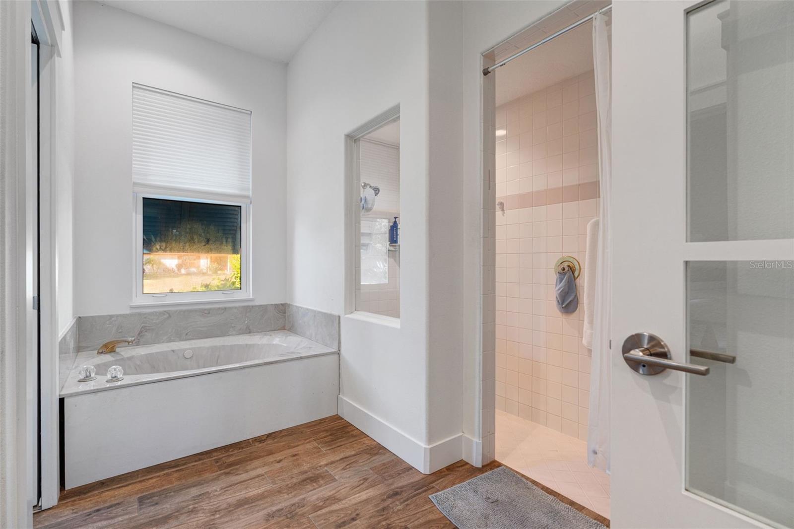 COUNTRY CREEK - Residential