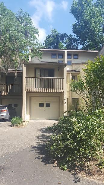 Quiet 21 unit complex. Biking distance to UF