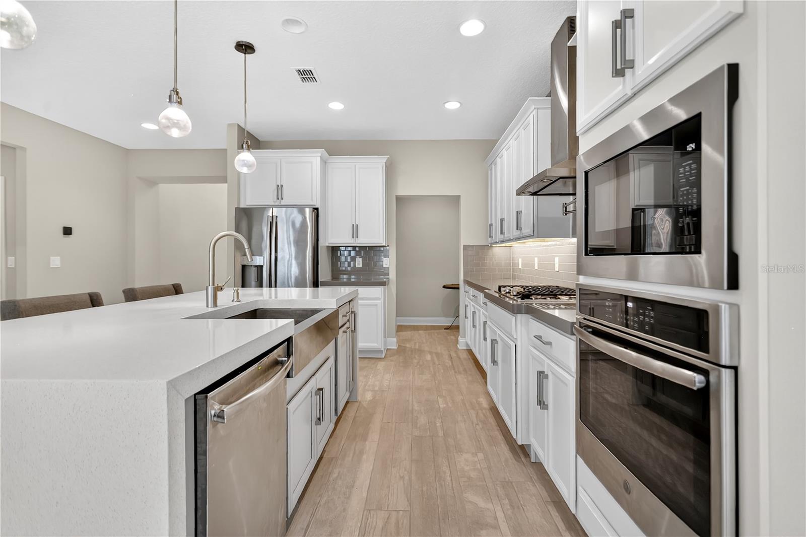 8013 GRAY KINGBIRD DRIVE