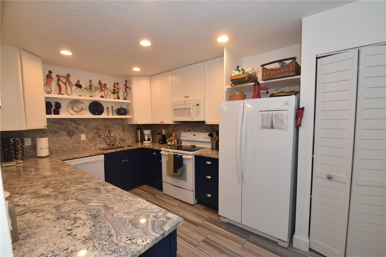 PELICAN COVE XI - Residential Lease