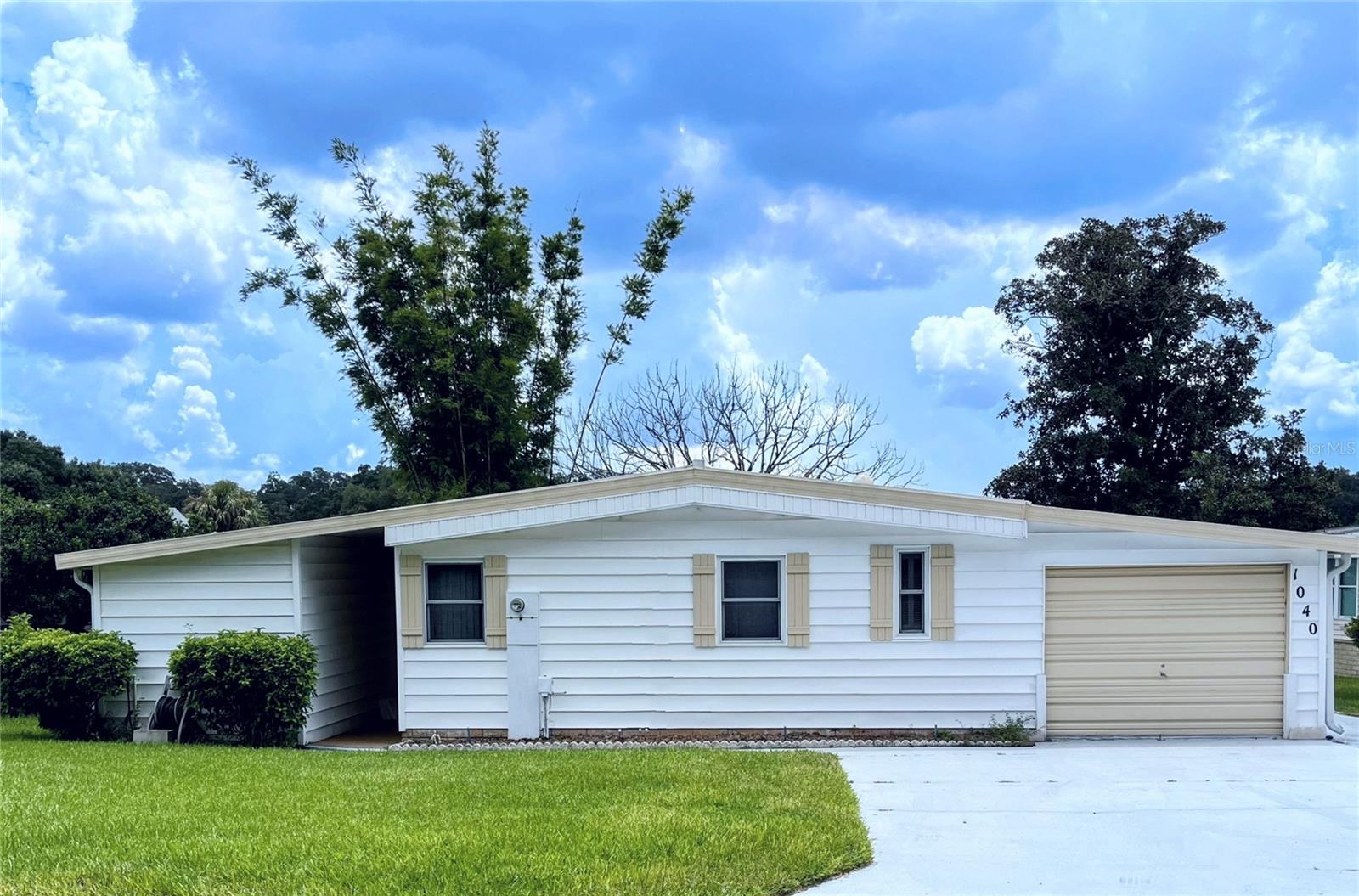 View LADY LAKE, FL 32159 mobile home