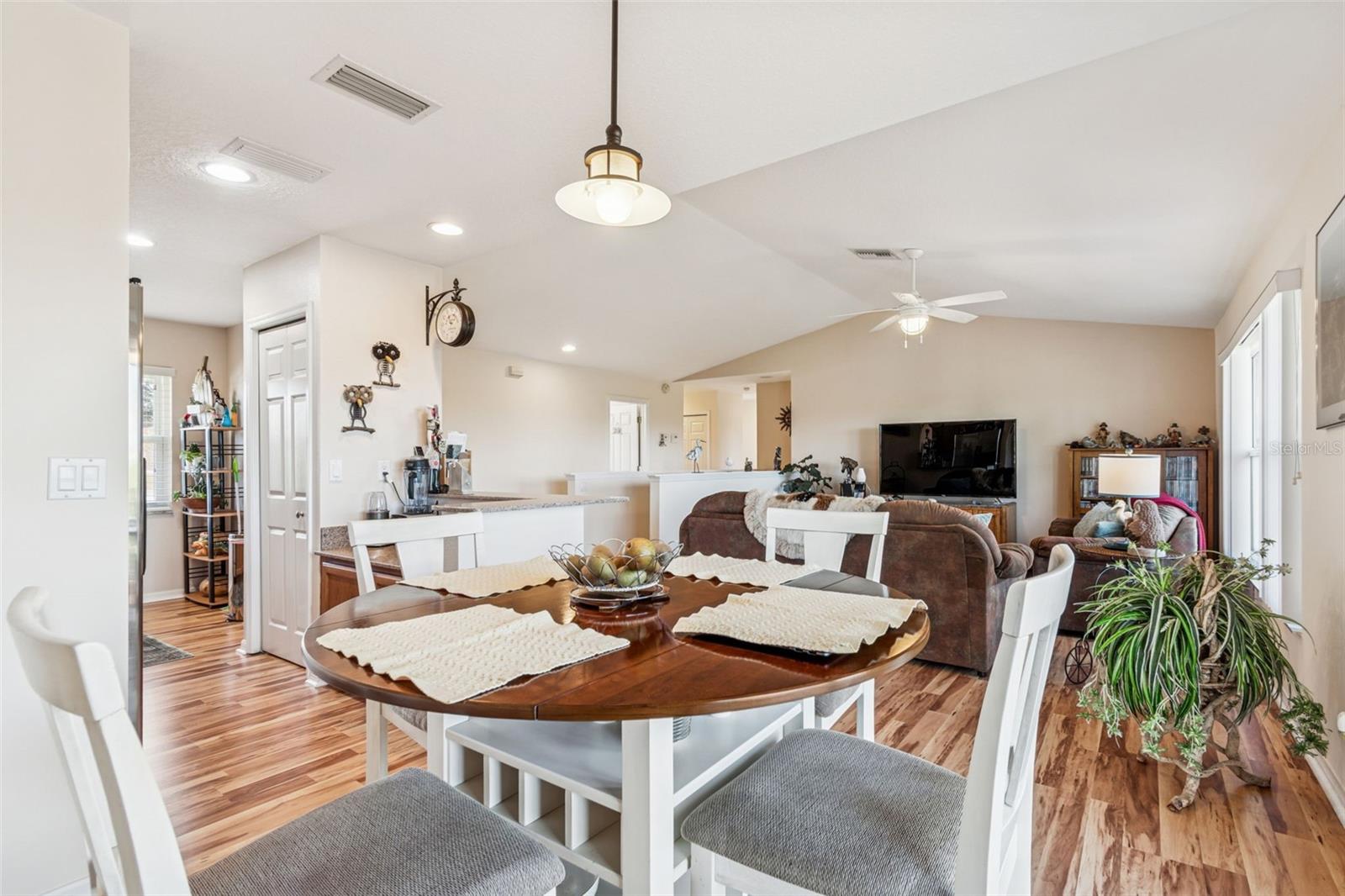 POINTE ALEXIS SOUTH - Residential