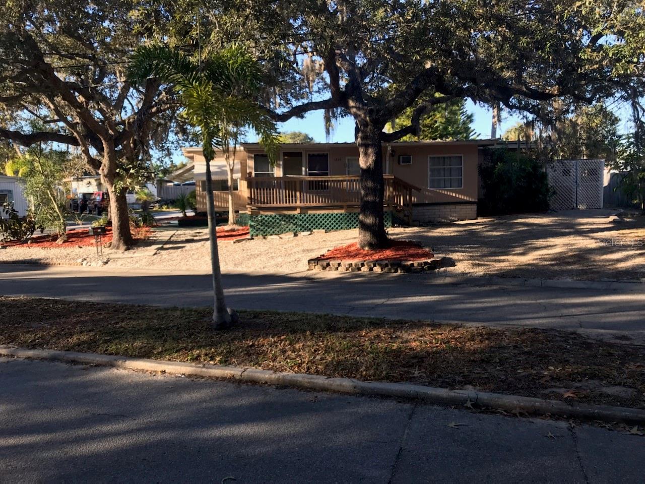 1223 LIVE OAK PARKWAY