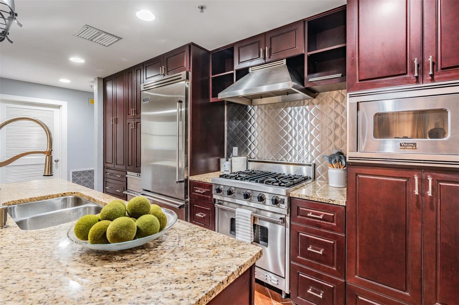 1120 E KENNEDY BOULEVARD 912