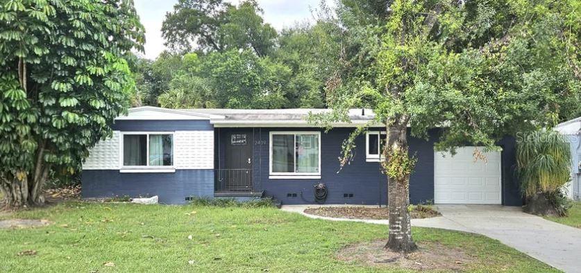 New price! 3 bedroom 1 bath house in the SODO district! This adorable block home has newer cabinets and granite counter tops. A Florida Room that overlooks the huge backyard. Updated bathroom with stone flooring in the shower. Original hard wood floors, ceiling fans and central AC - Home has a 1 car garage with a long drive way for additional parking! Great Location, Close to Downtown. Boone High School District. Small pets ok, FICO scores above 620, no sight unseen deals, fast move in, all tenants MUST see property before making application. Lawn care included.