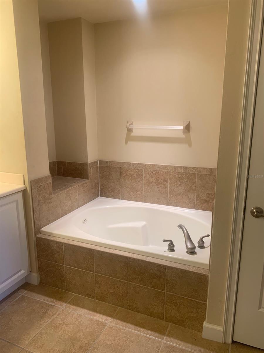 Tuscany Square 01 Condo - Residential