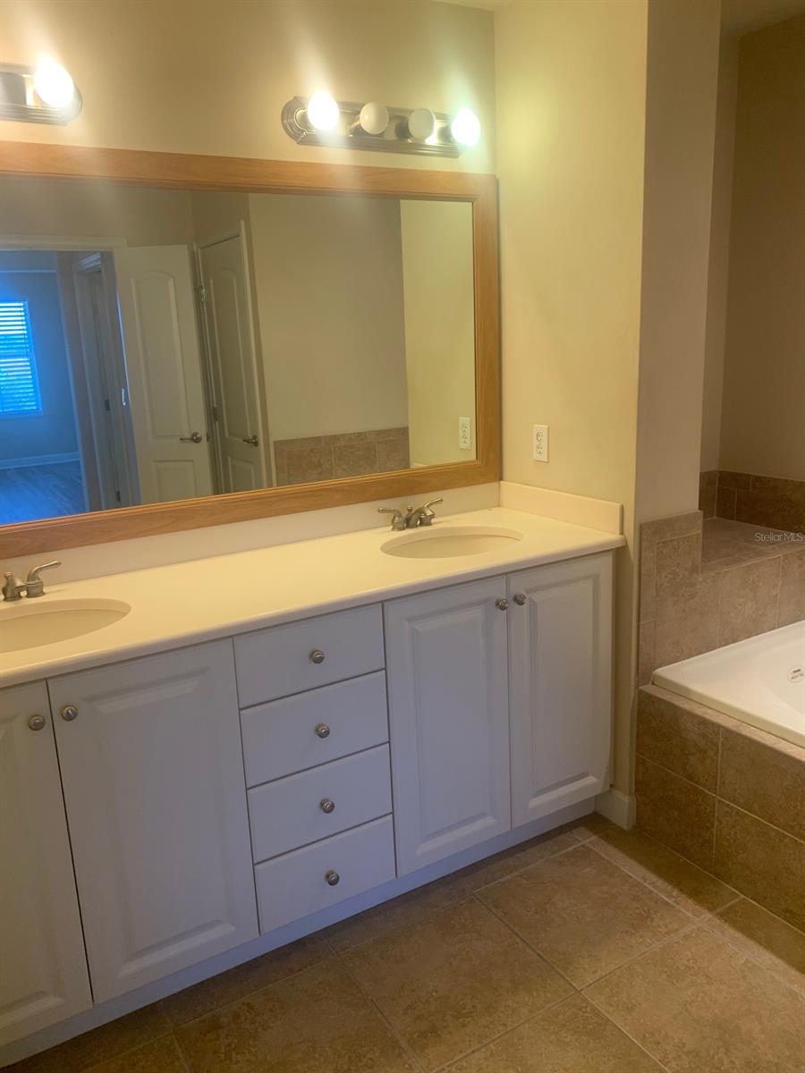 Tuscany Square 01 Condo - Residential