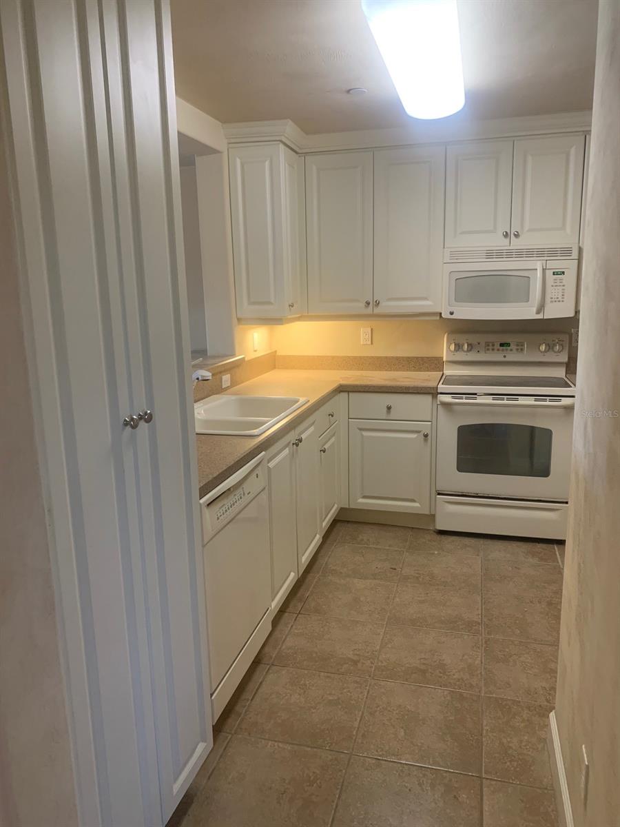 Tuscany Square 01 Condo - Residential