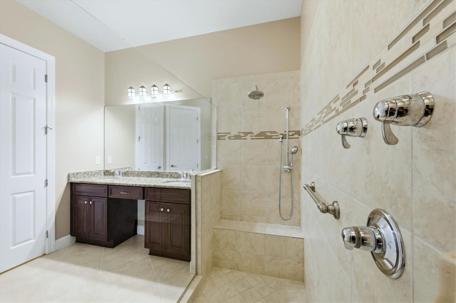 RIVERWOOD - Residential