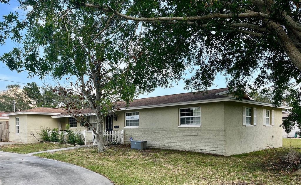 Photo of 1500 Ohio Avenue NE, St Petersburg, FL 33703 (MLS # TB8383681)