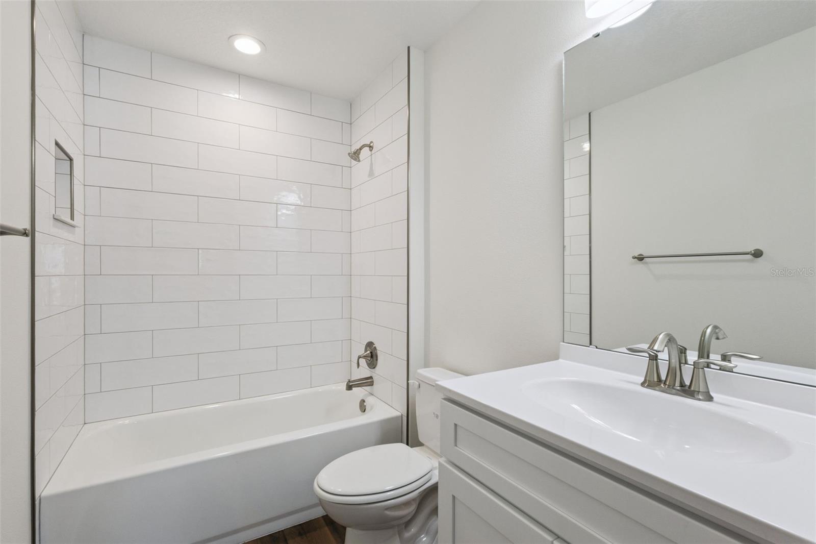 TAVARES LINDA PARK - Residential Lease