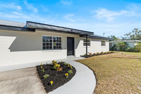 A home in AUBURNDALE