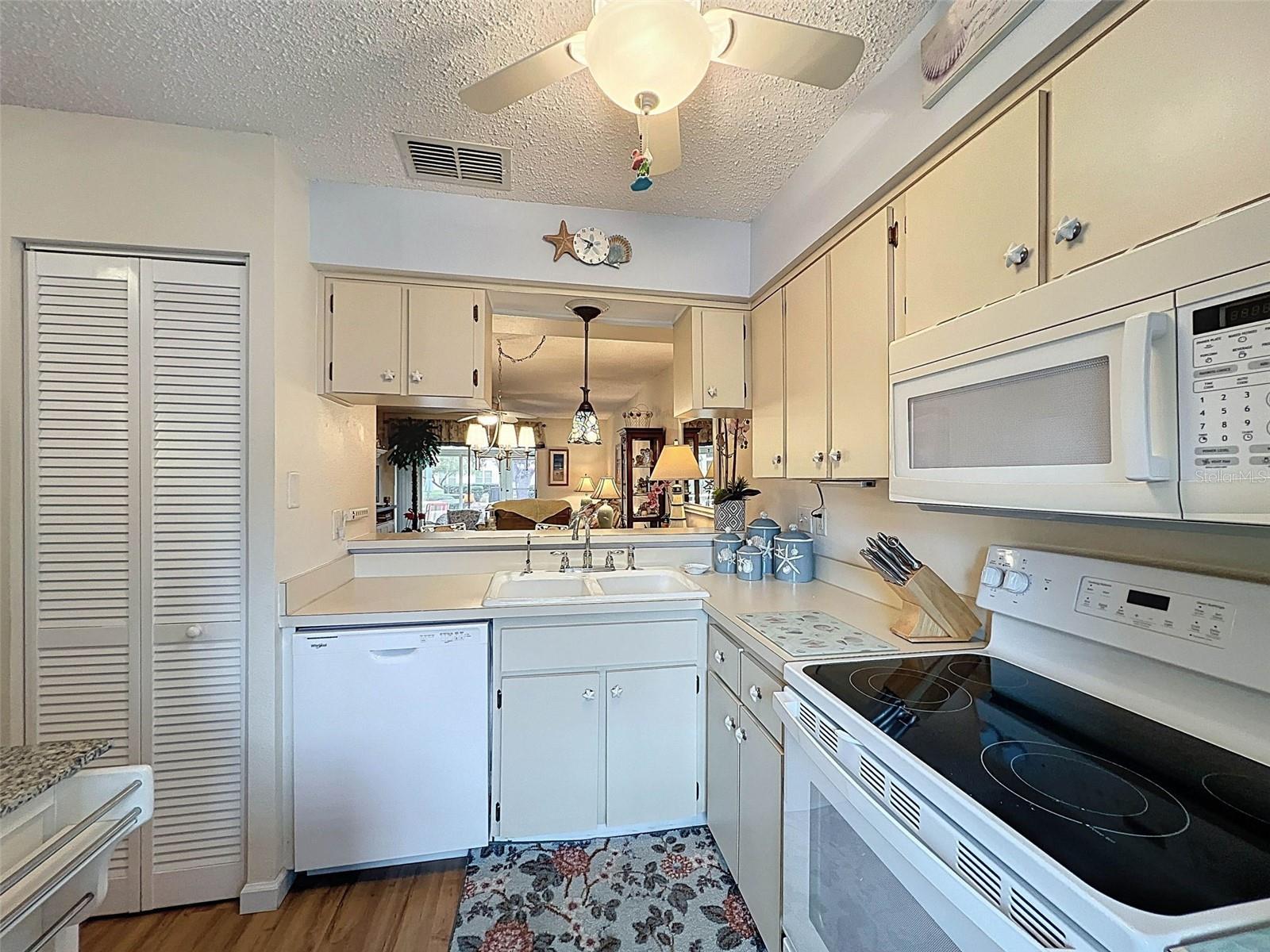 SUNNYBROOK CONDO 02 - Residential
