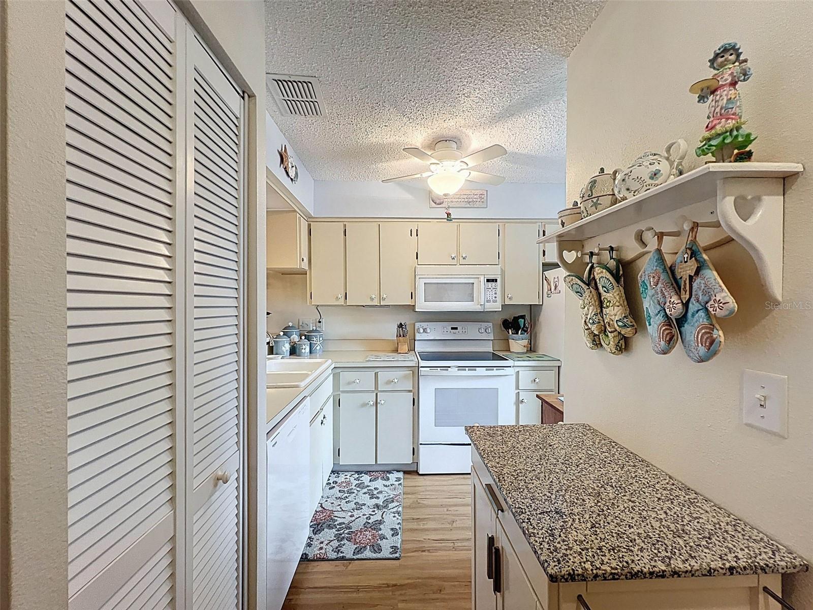 SUNNYBROOK CONDO 02 - Residential