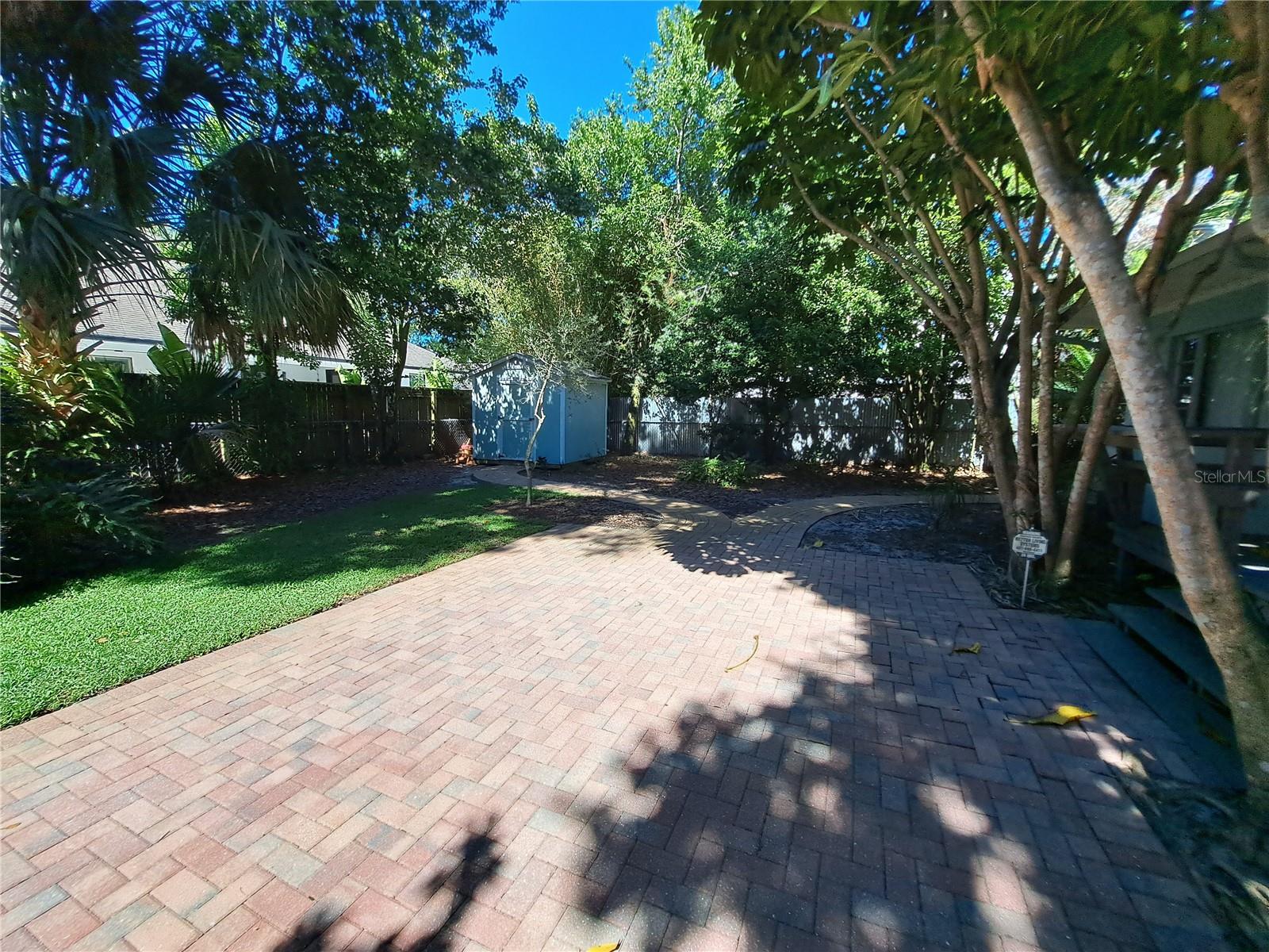 CAMPO BELLO - Residential Lease