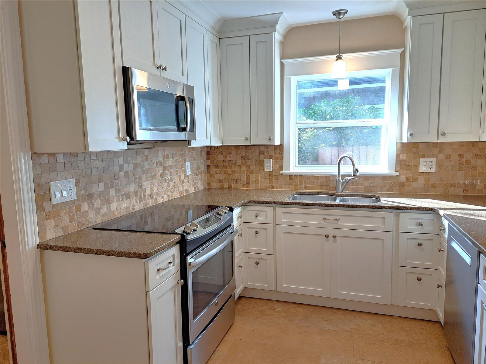 CAMPO BELLO - Residential Lease