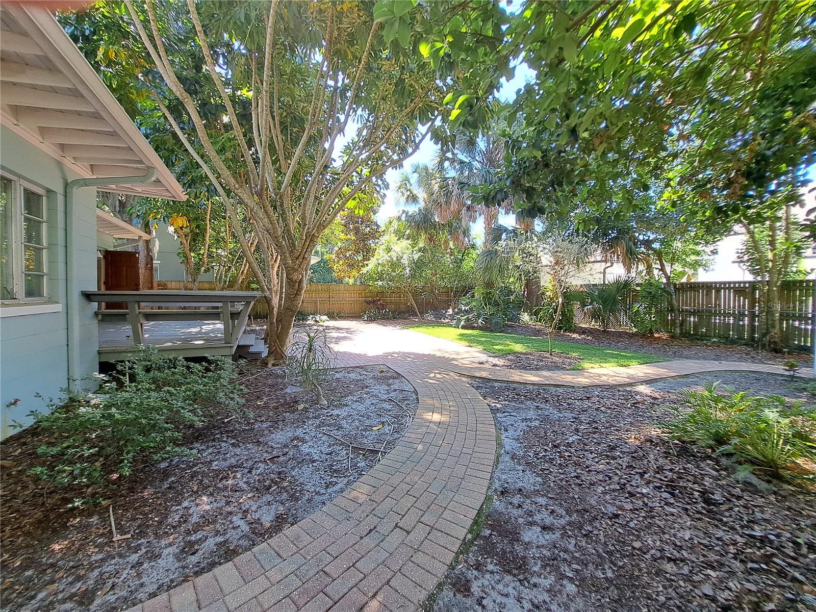 CAMPO BELLO - Residential Lease