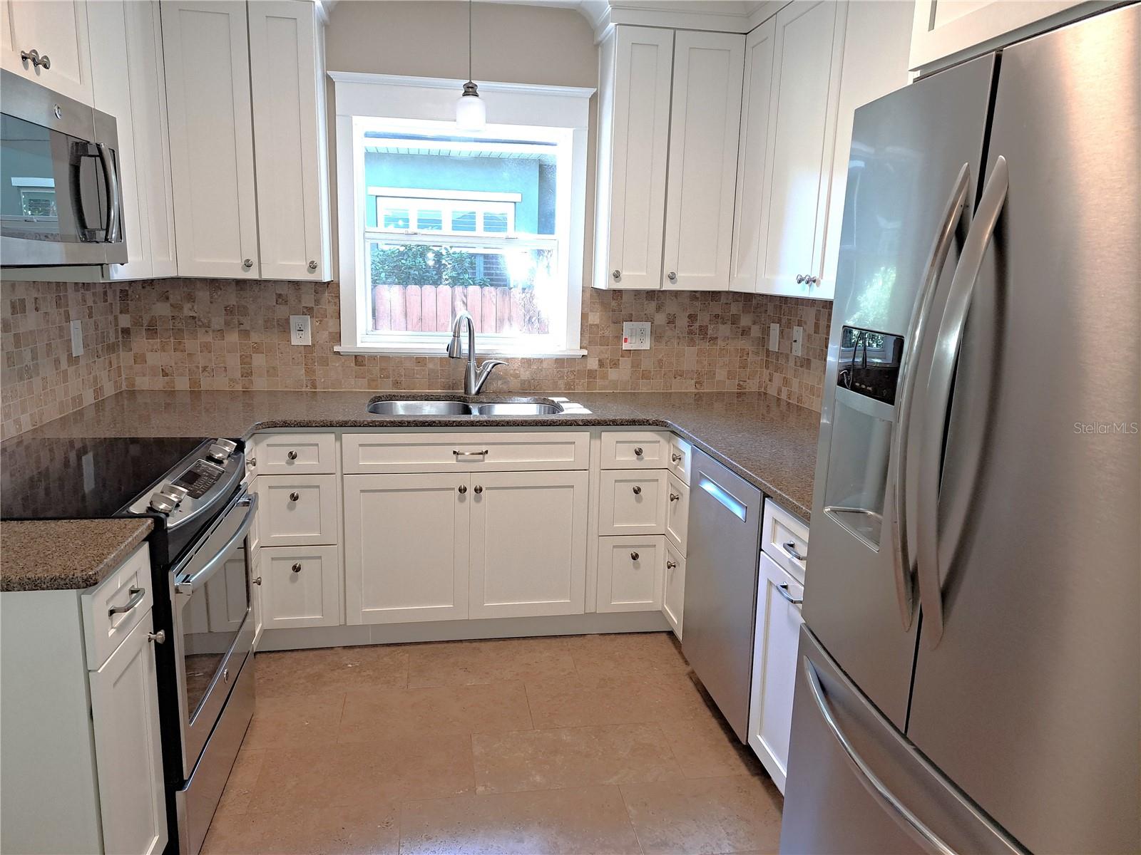 CAMPO BELLO - Residential Lease