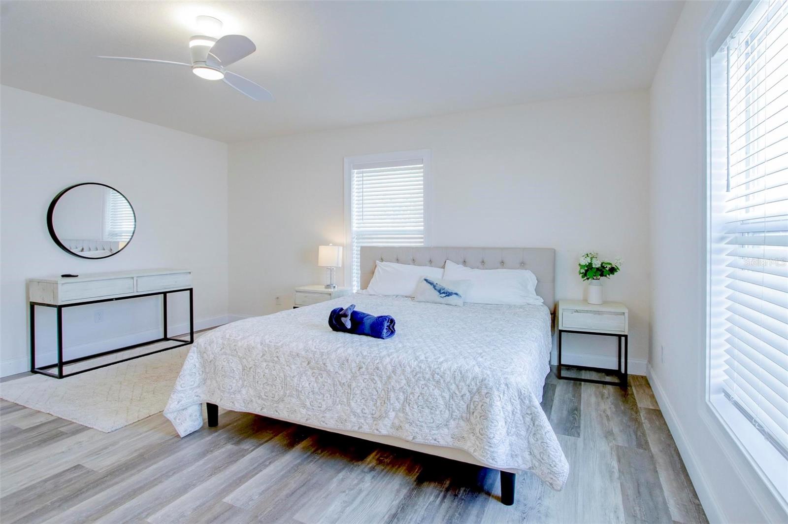 SUNSET LAKE MANOR - Residential