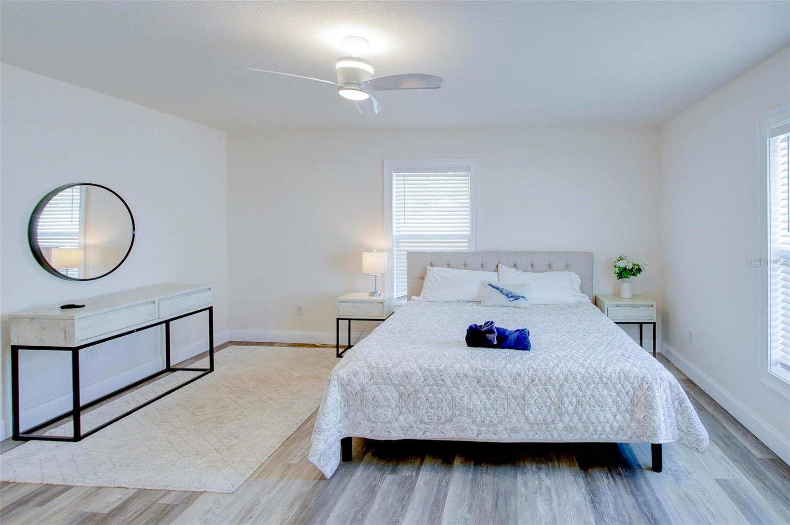 SUNSET LAKE MANOR - Residential