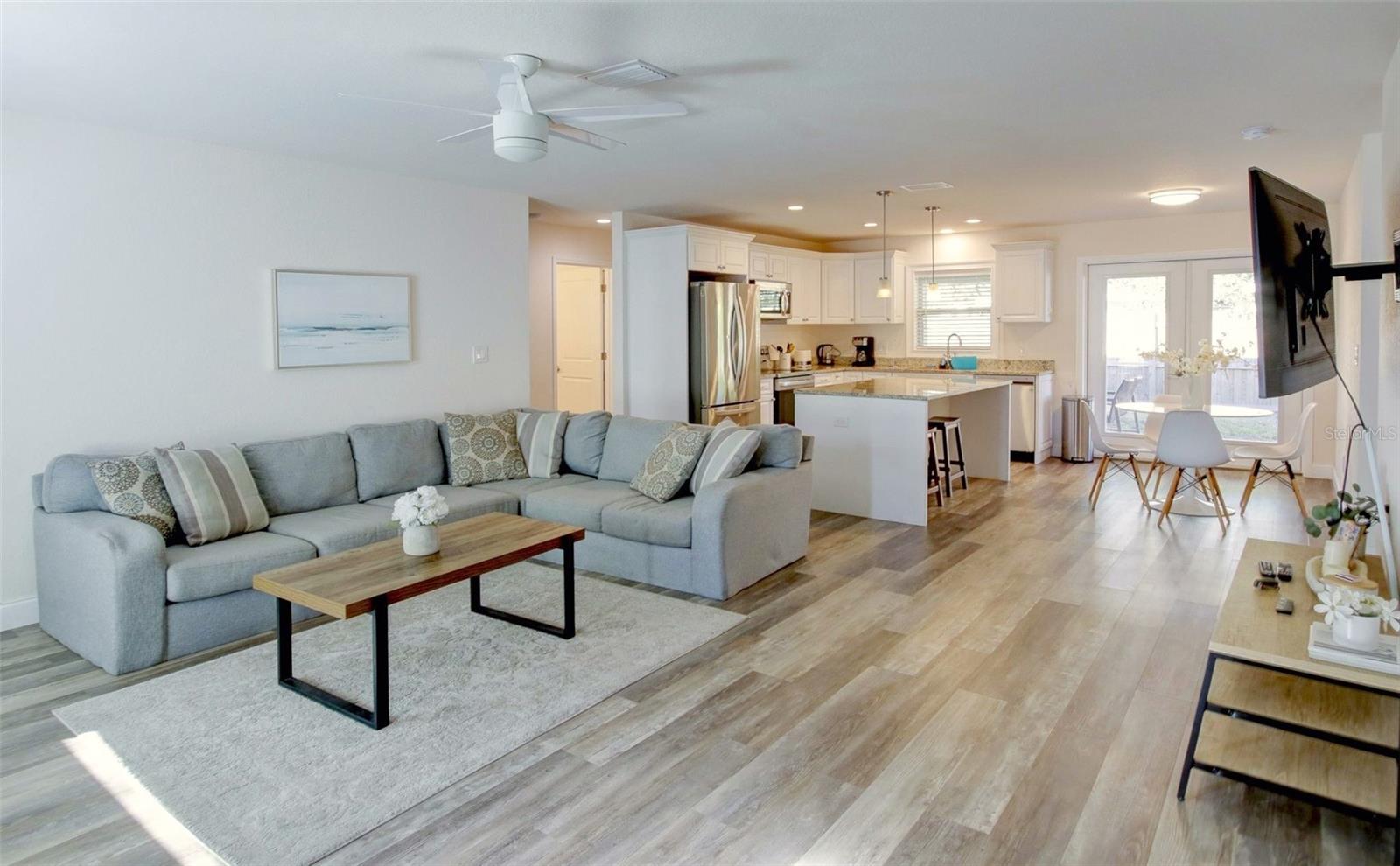 SUNSET LAKE MANOR - Residential
