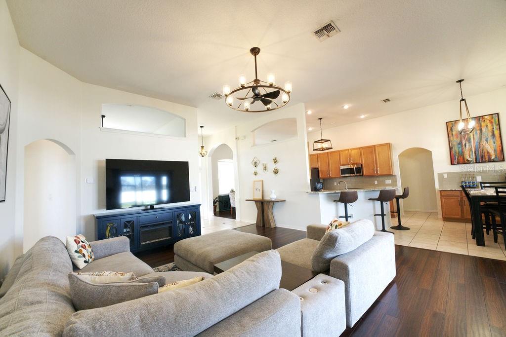 ADDISON PLACE - Residential