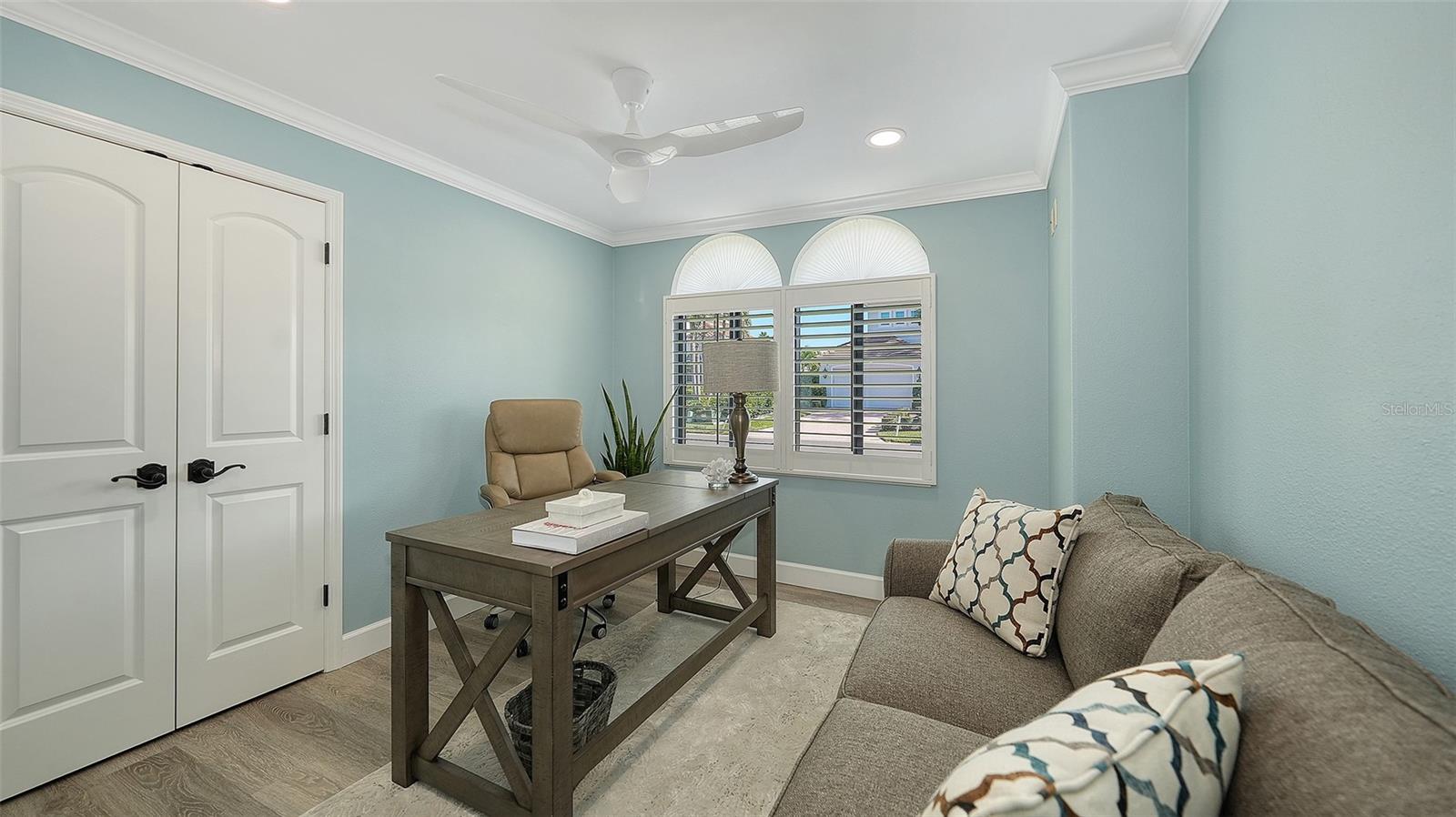 COUNTRY CLUB SHORES - Residential Lease