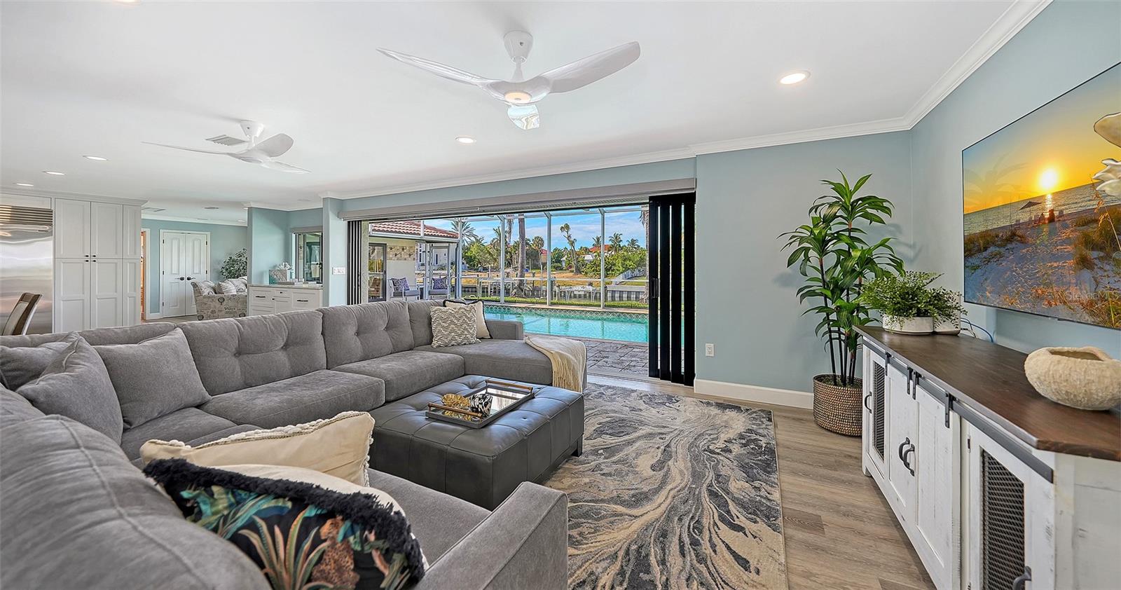 COUNTRY CLUB SHORES - Residential Lease