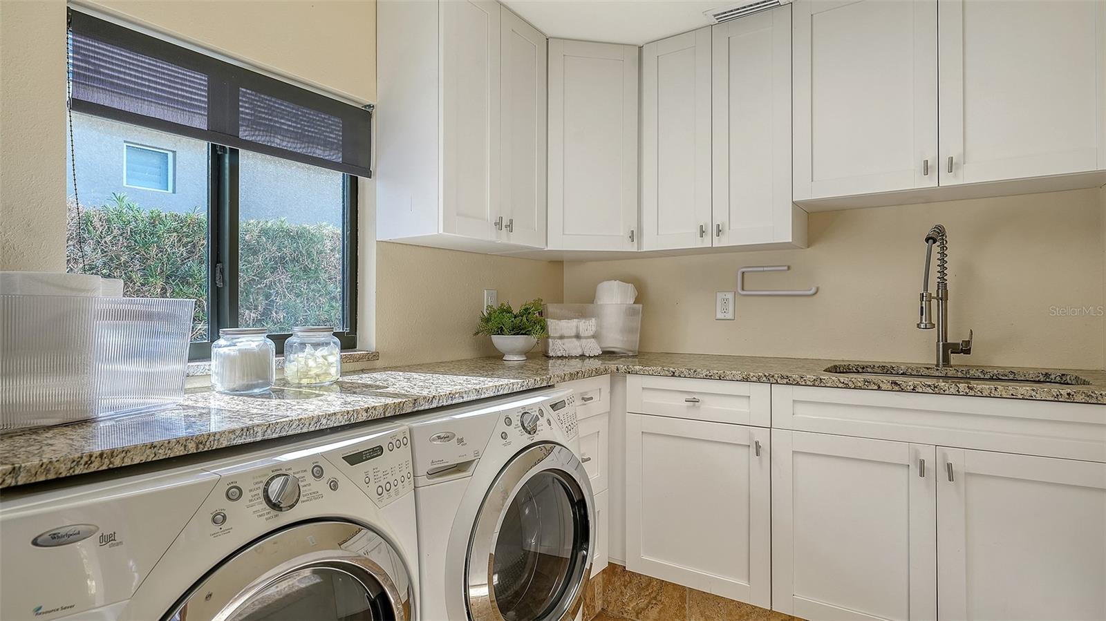 COUNTRY CLUB SHORES - Residential Lease