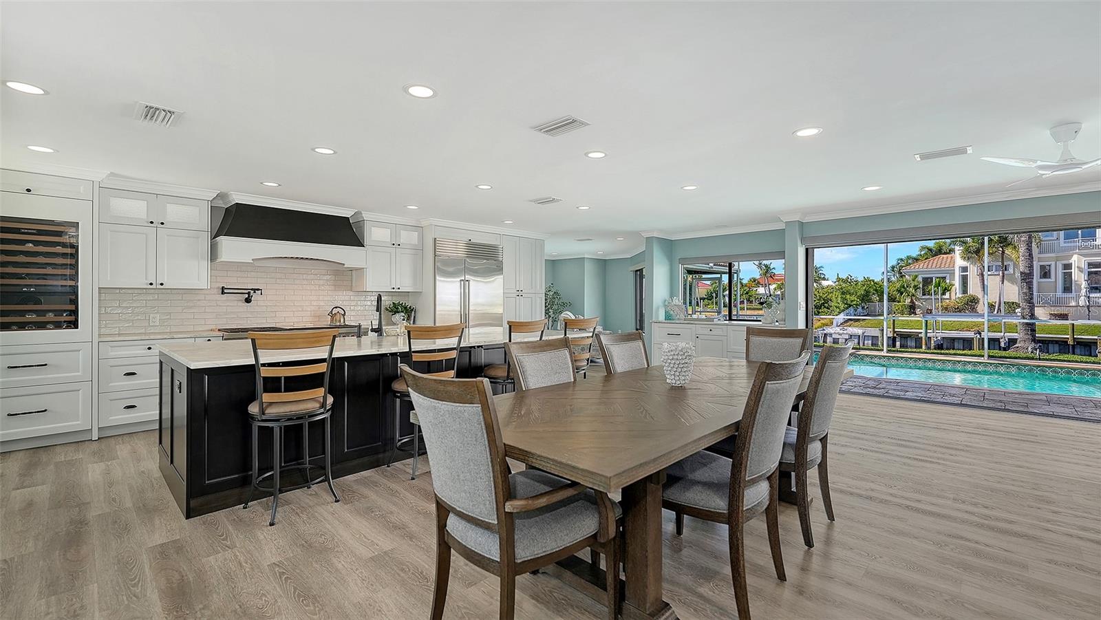 COUNTRY CLUB SHORES - Residential Lease