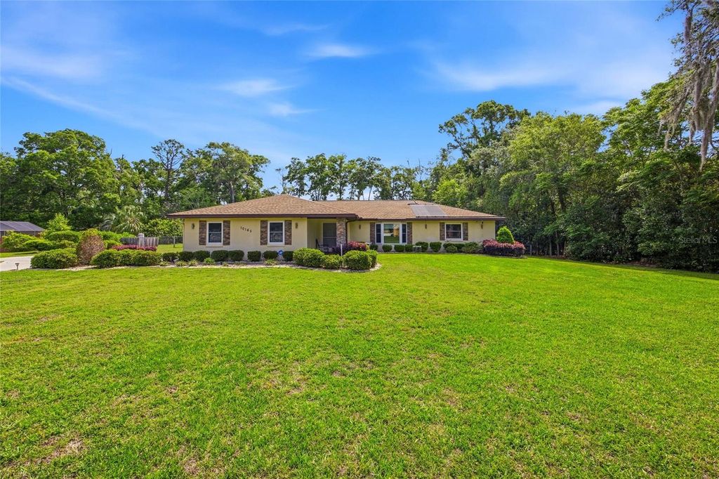 Photo of 10165 SW 65th Terrace, Ocala, FL 34476 (MLS # OM722944)