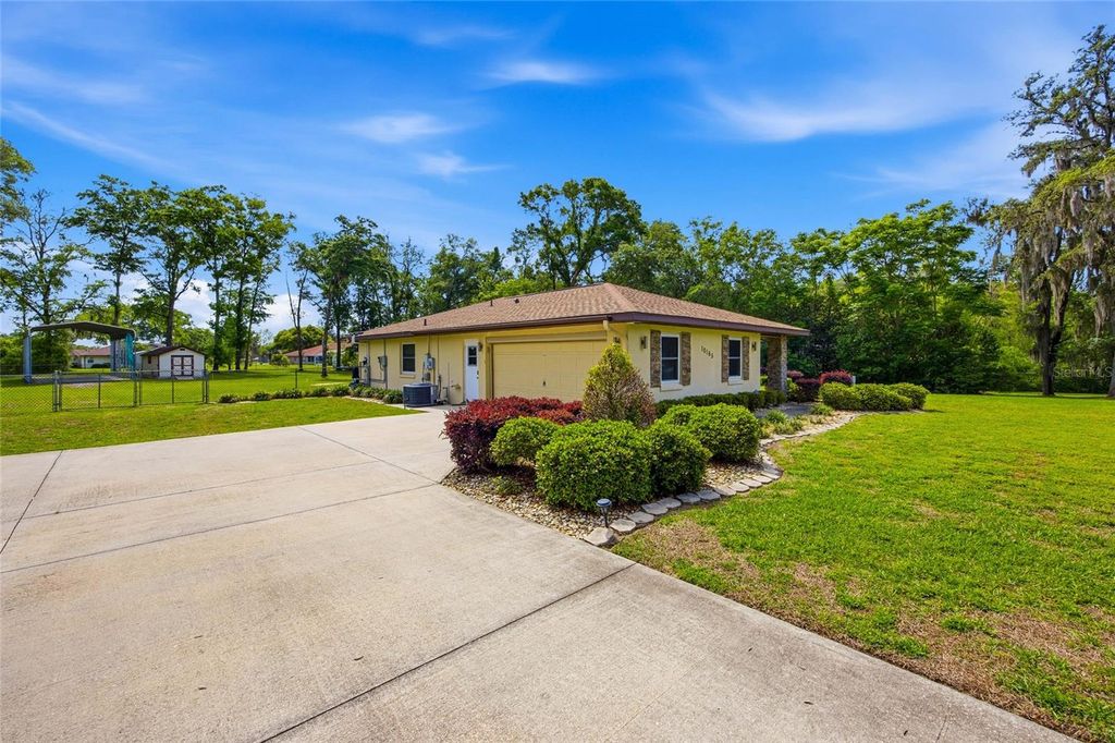 Photo of 10165 SW 65th Terrace, Ocala, FL 34476 (MLS # OM722944)