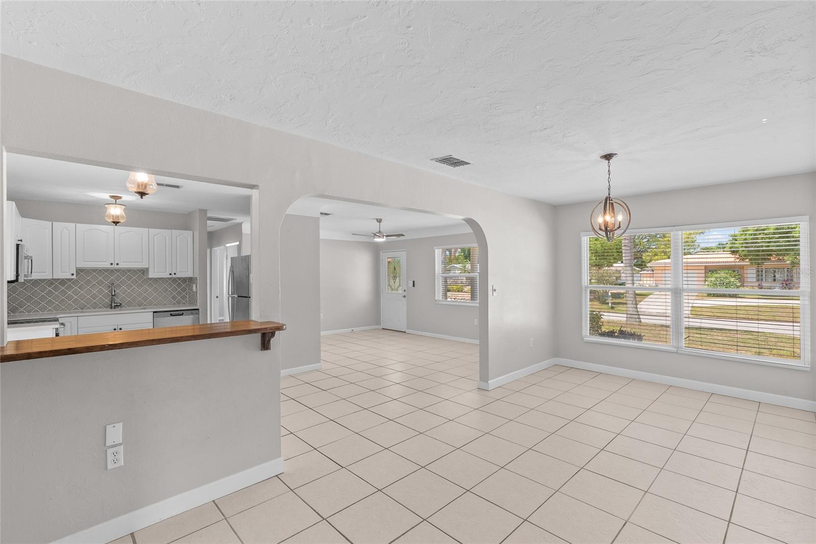 KENNETH CITY UNIT 1 REV - Residential
