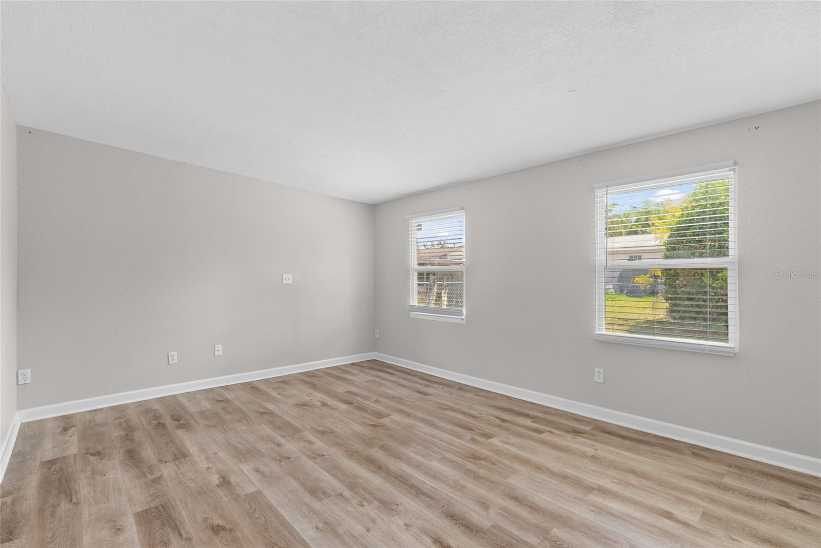 KENNETH CITY UNIT 1 REV - Residential