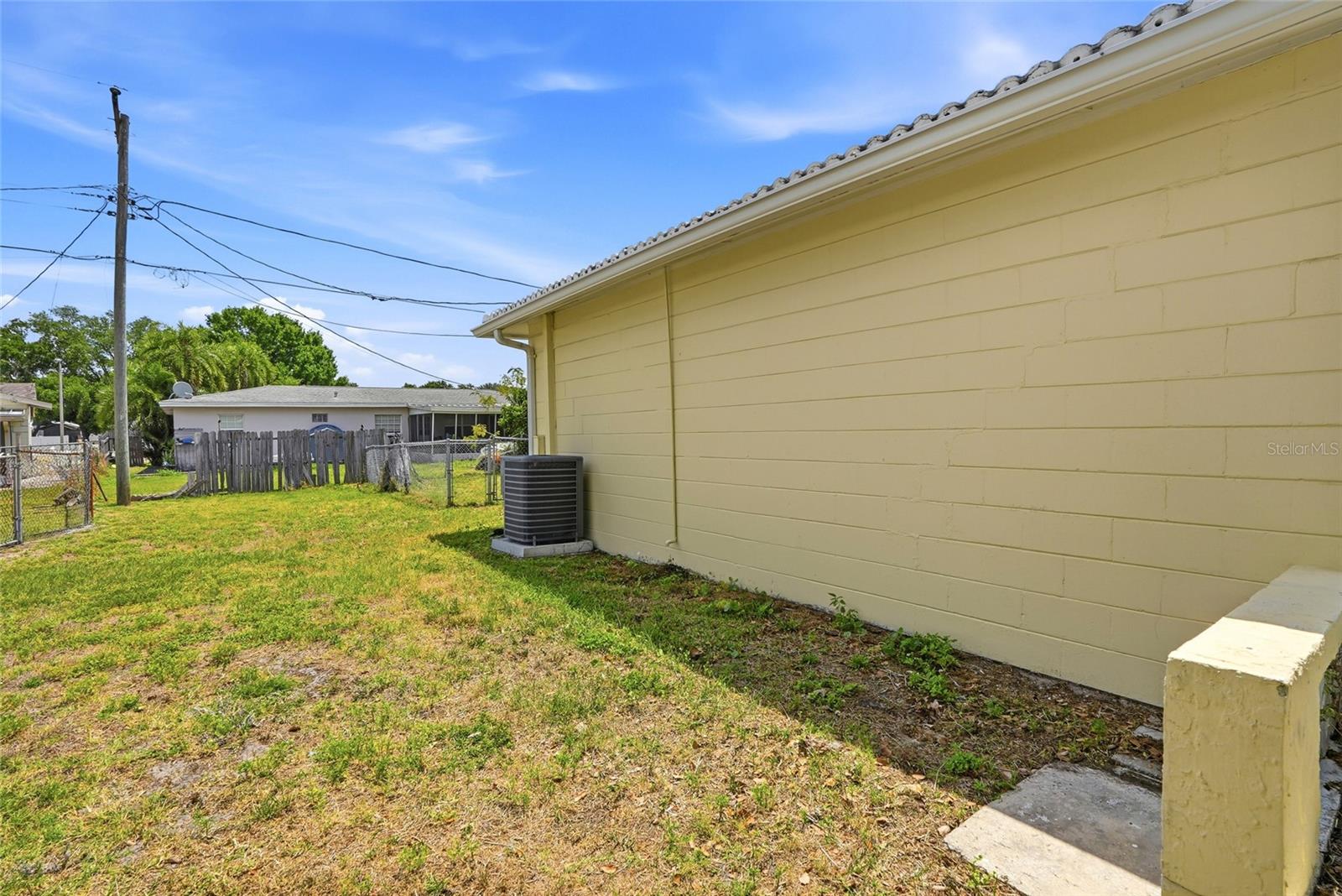 KENNETH CITY UNIT 1 REV - Residential