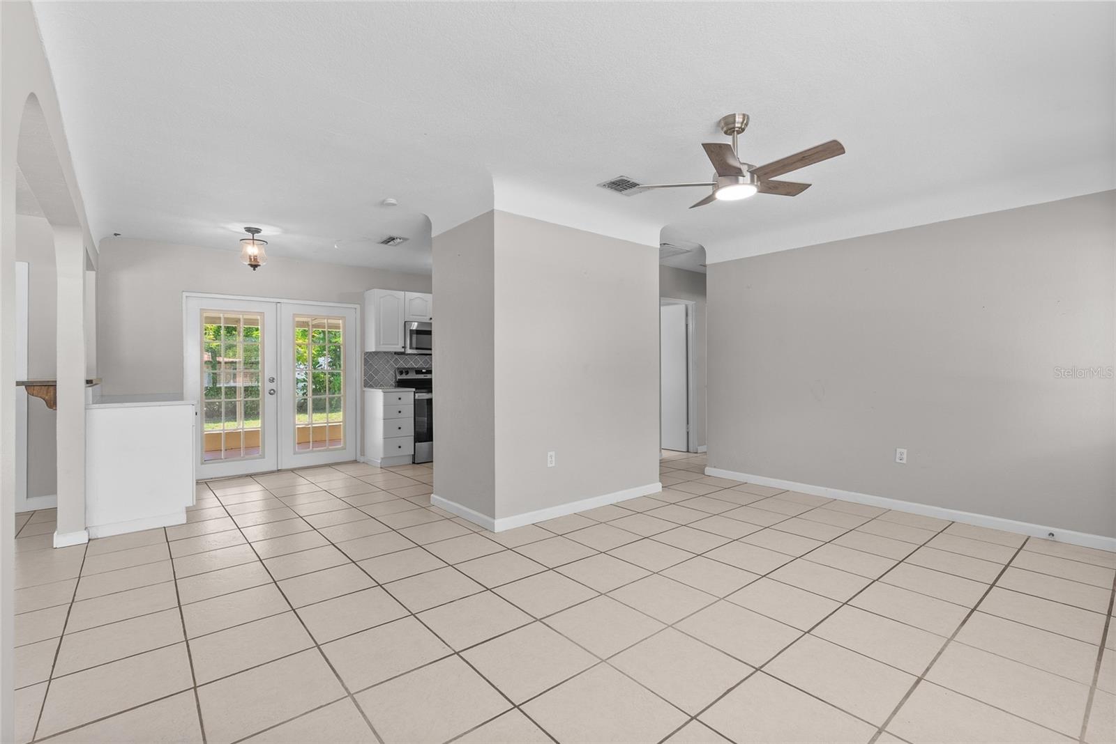 KENNETH CITY UNIT 1 REV - Residential