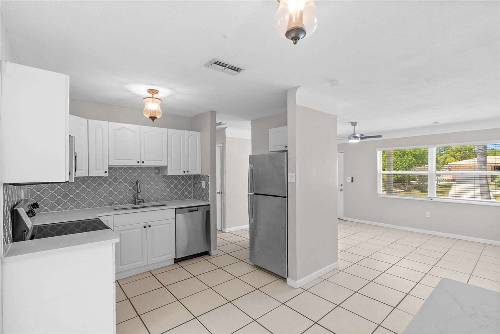KENNETH CITY UNIT 1 REV - Residential
