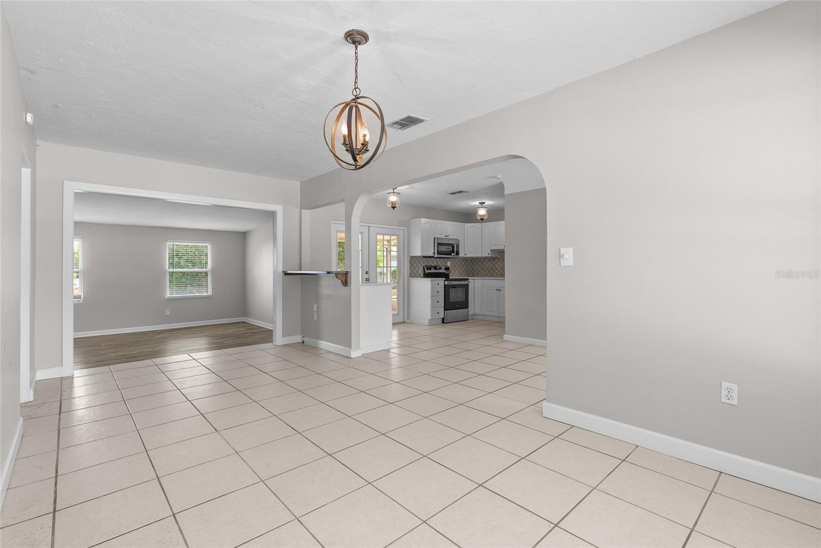 KENNETH CITY UNIT 1 REV - Residential