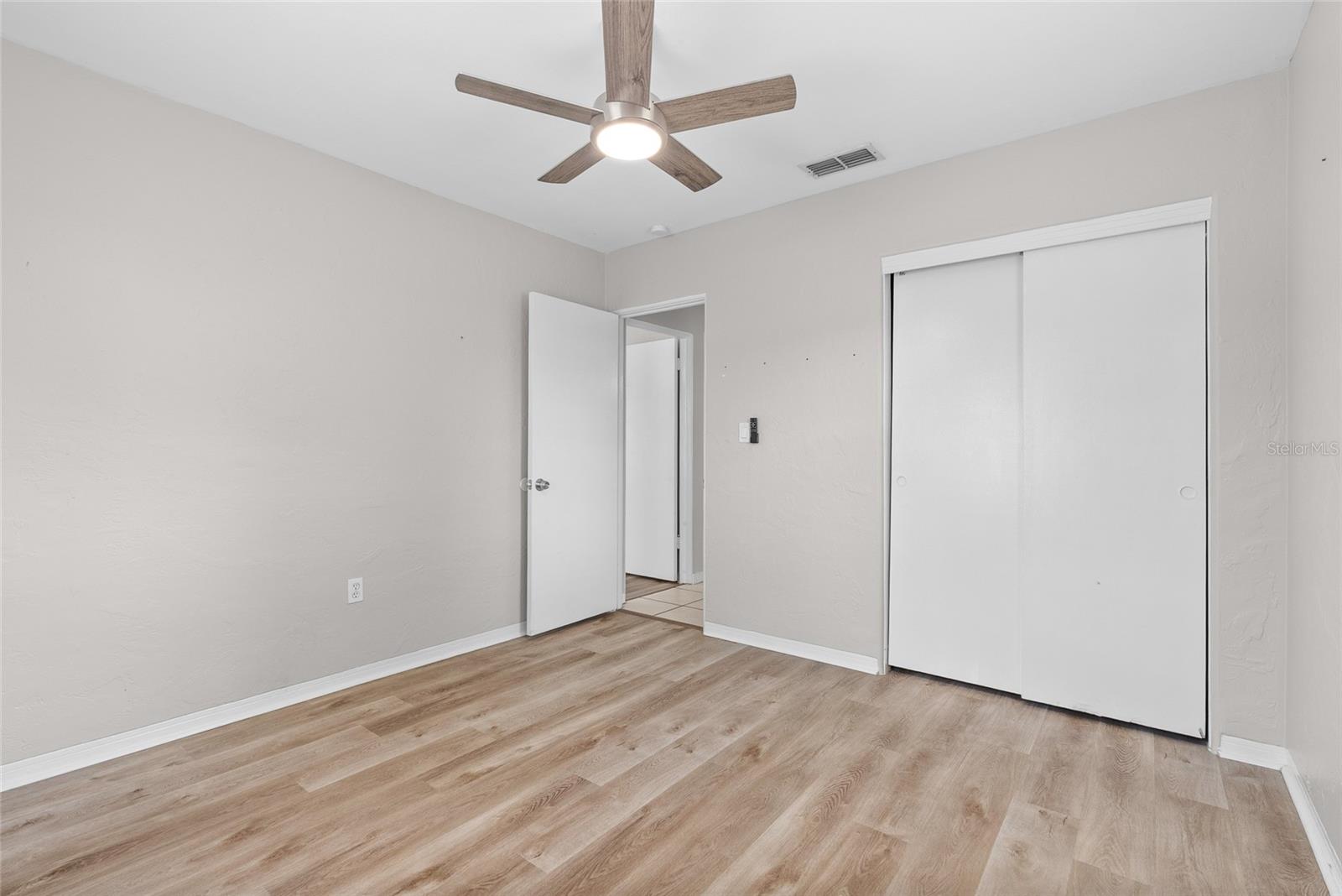 KENNETH CITY UNIT 1 REV - Residential