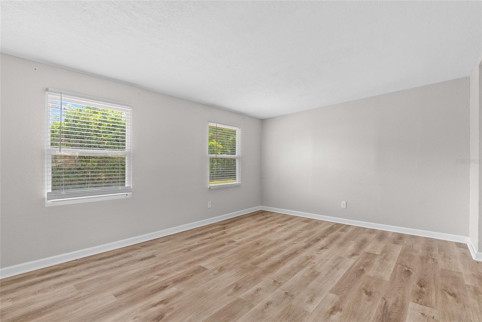 KENNETH CITY UNIT 1 REV - Residential
