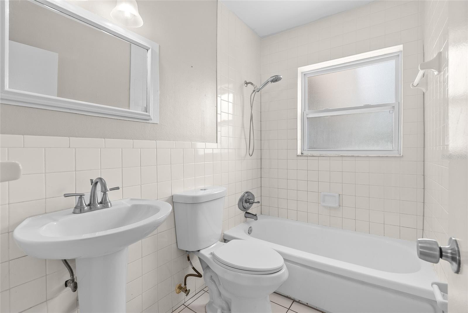 KENNETH CITY UNIT 1 REV - Residential
