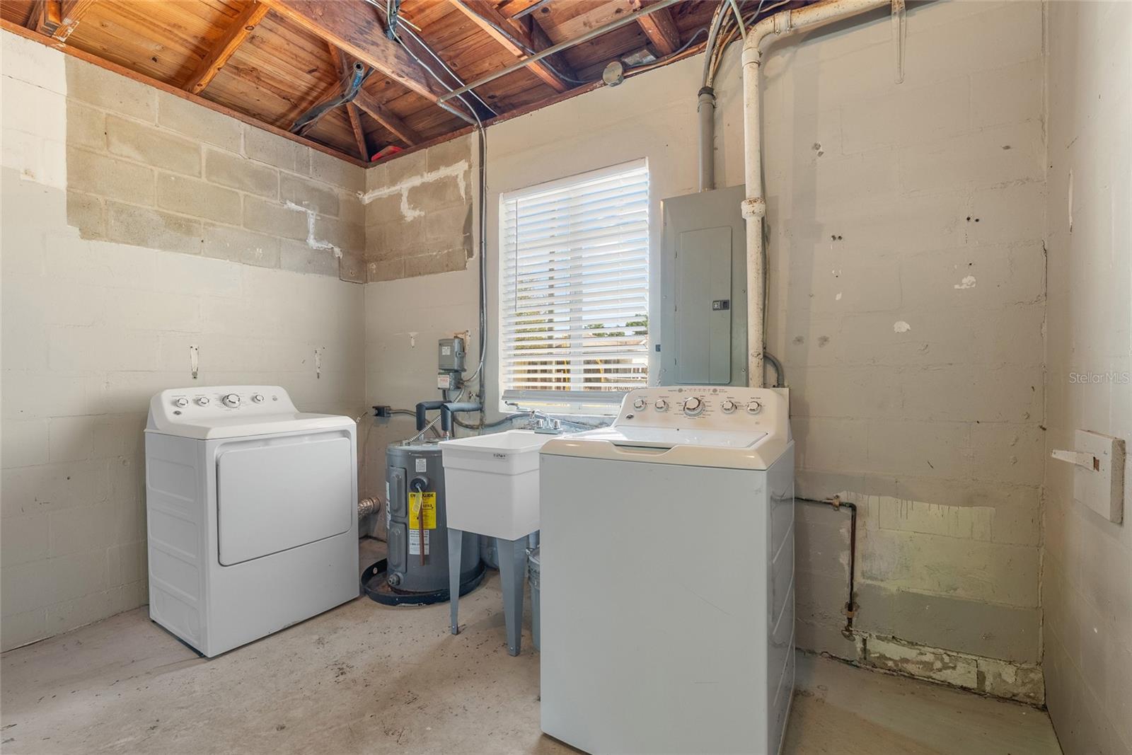 KENNETH CITY UNIT 1 REV - Residential