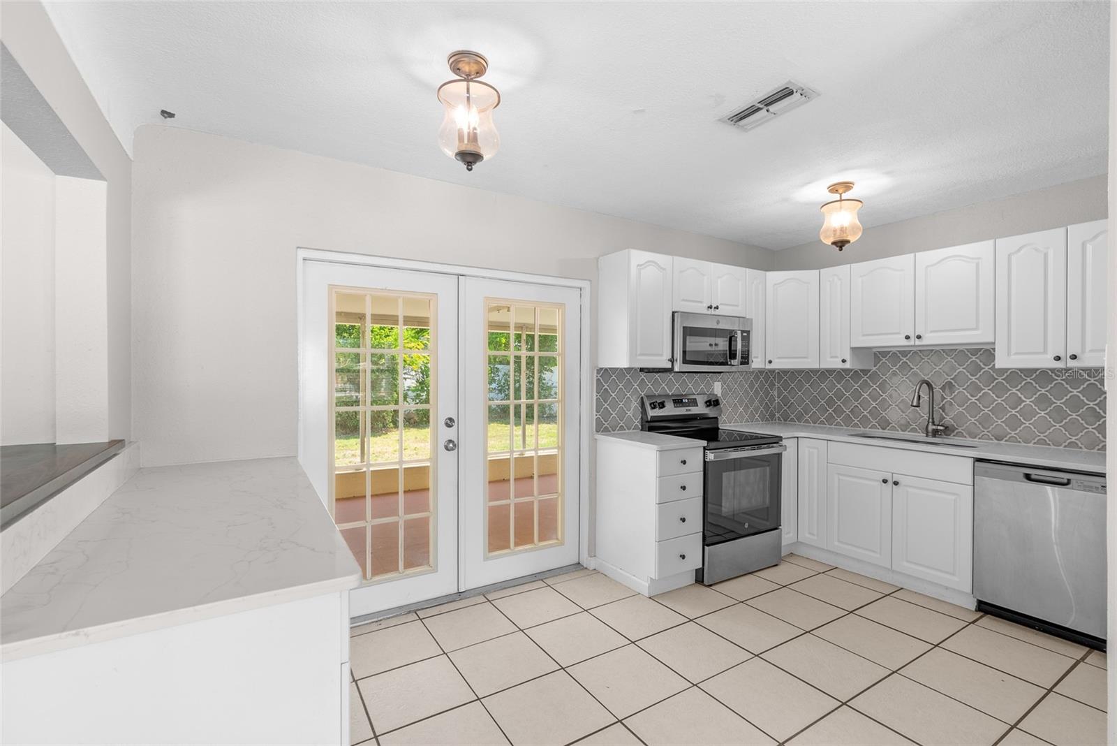 KENNETH CITY UNIT 1 REV - Residential