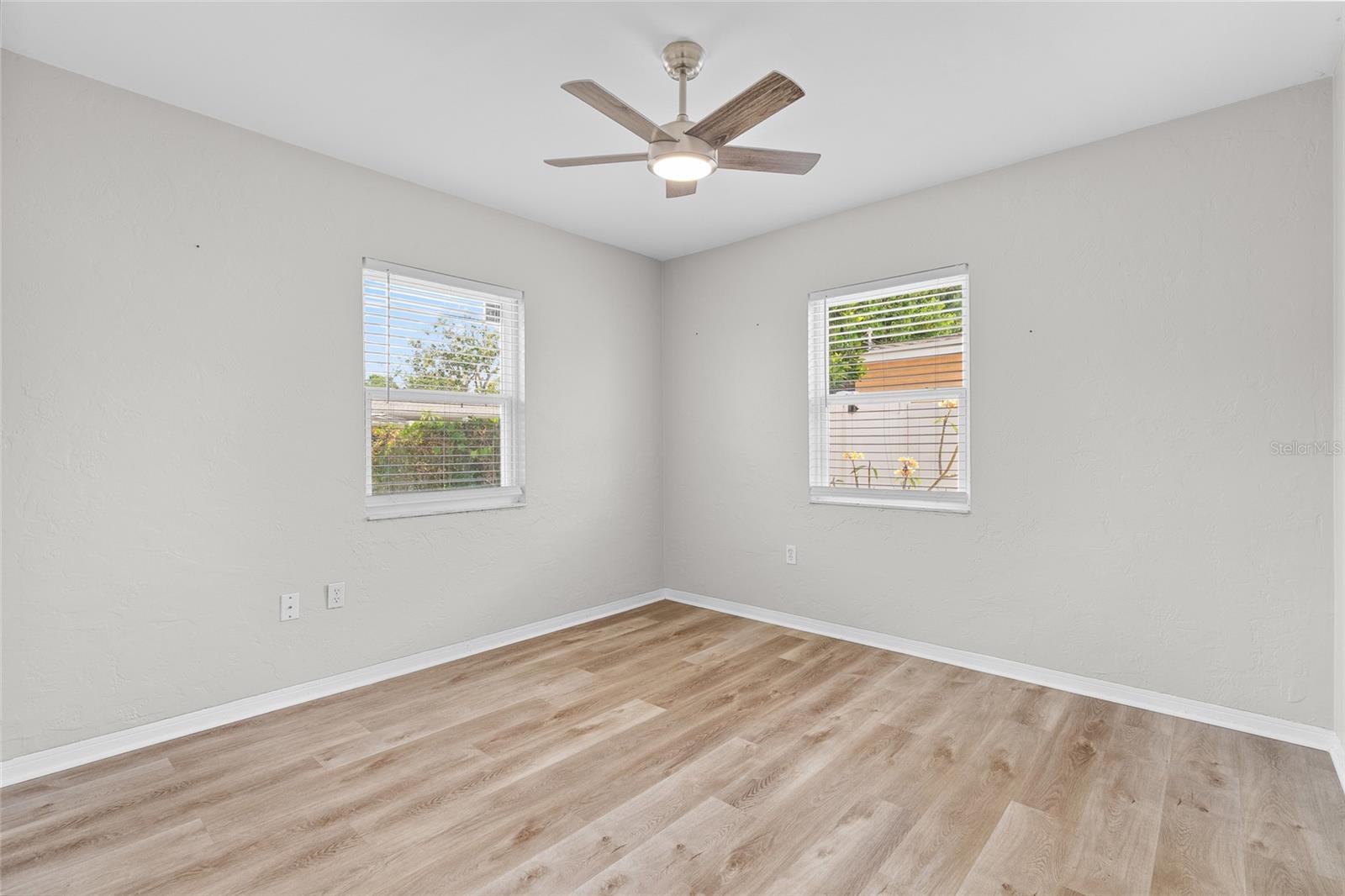 KENNETH CITY UNIT 1 REV - Residential